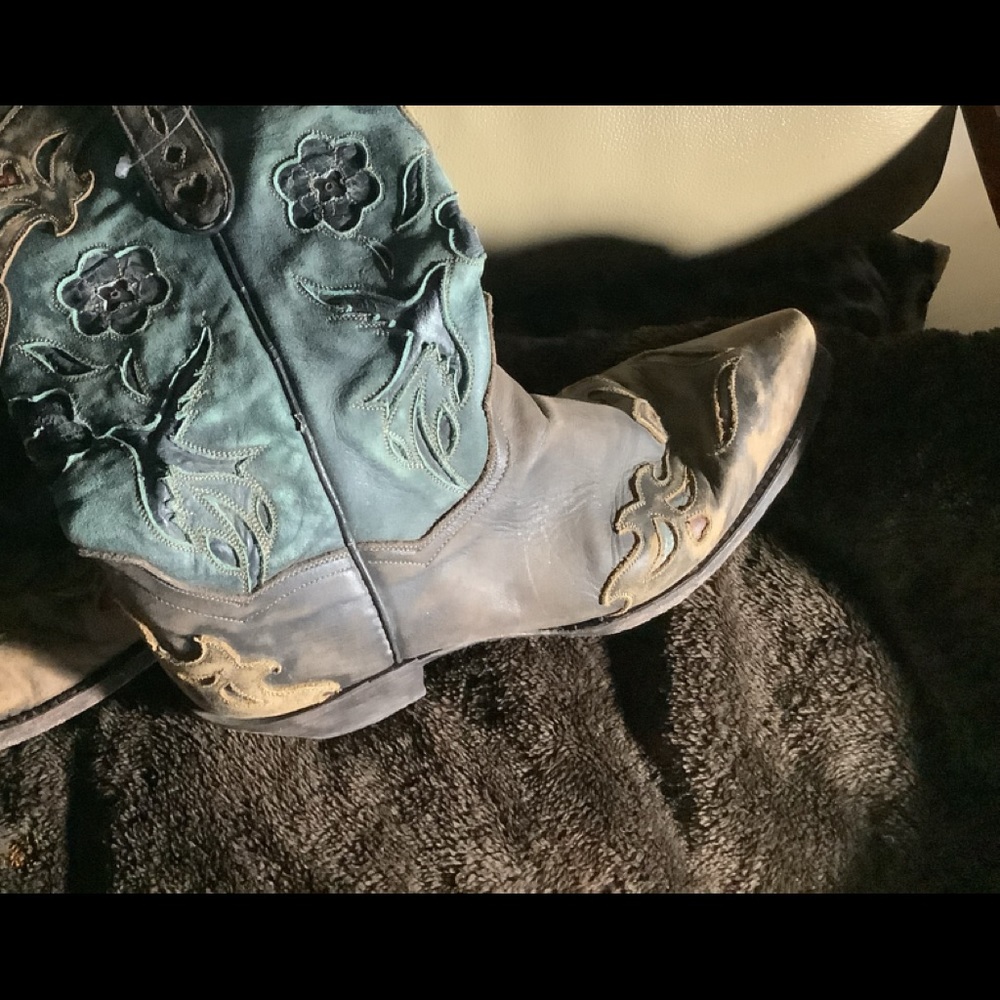 Gorgeous Ladies Cowboy Boots